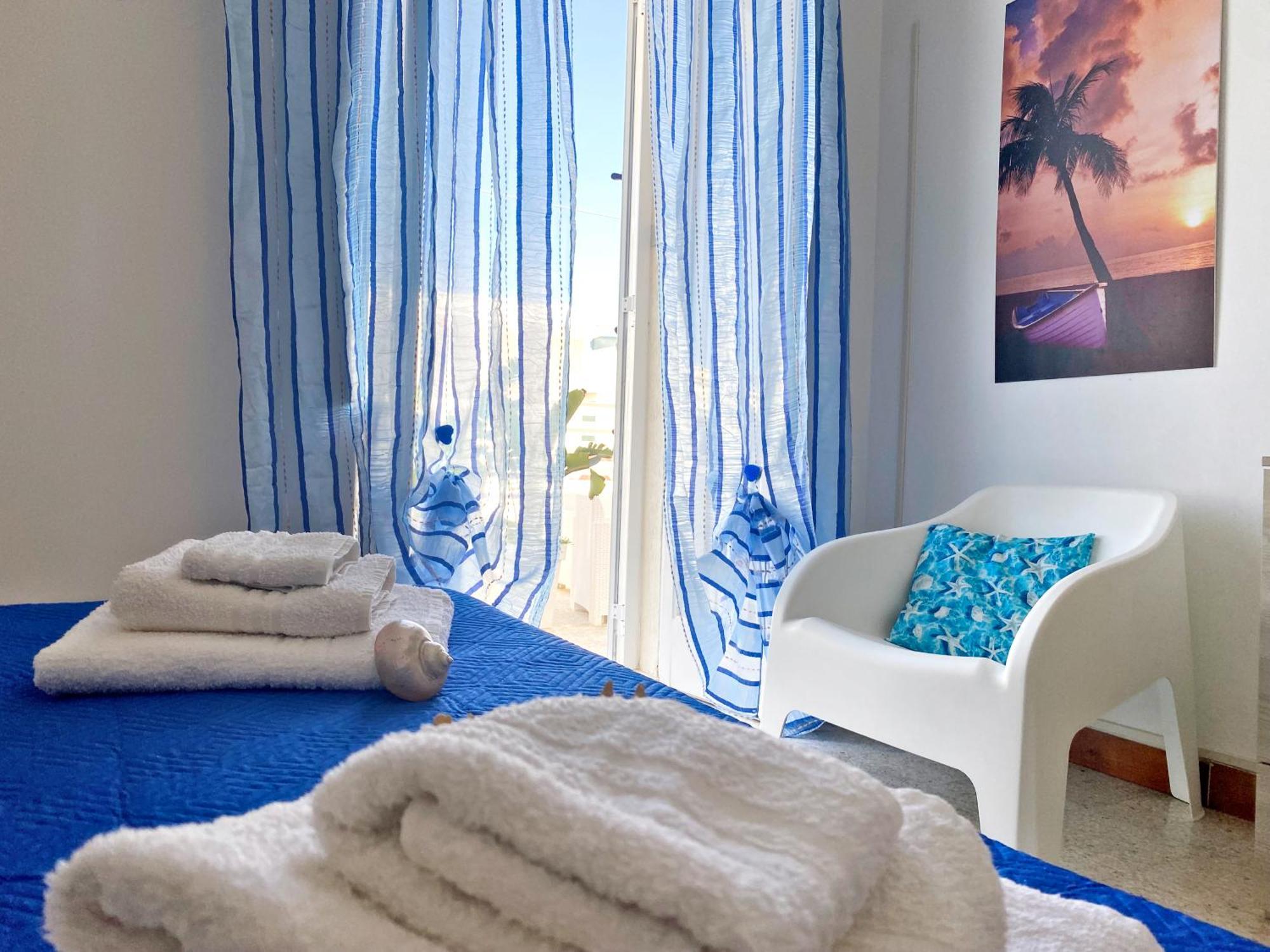 Aria Di Mare Mancaversa - Elegante Appartamento マリーナ・ディ・マンカヴェルサ エクステリア 写真